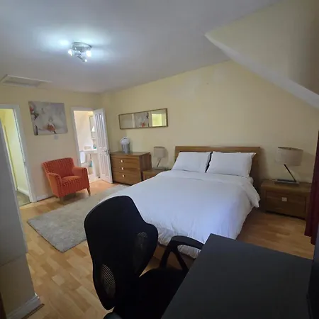 Gracian Omb Ongar 3 Bed דבלין