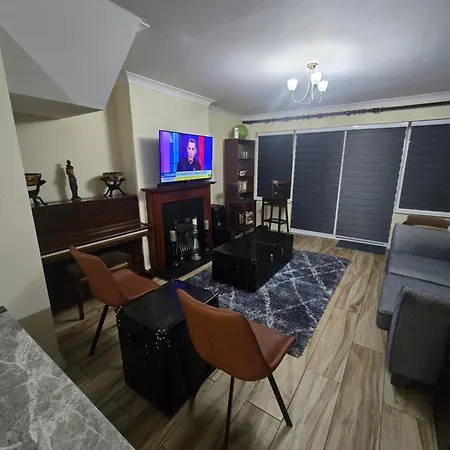 Gracian Omb Ongar 3 Bed Appartement