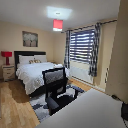 דירה Gracian Omb Ongar 3 Bed *