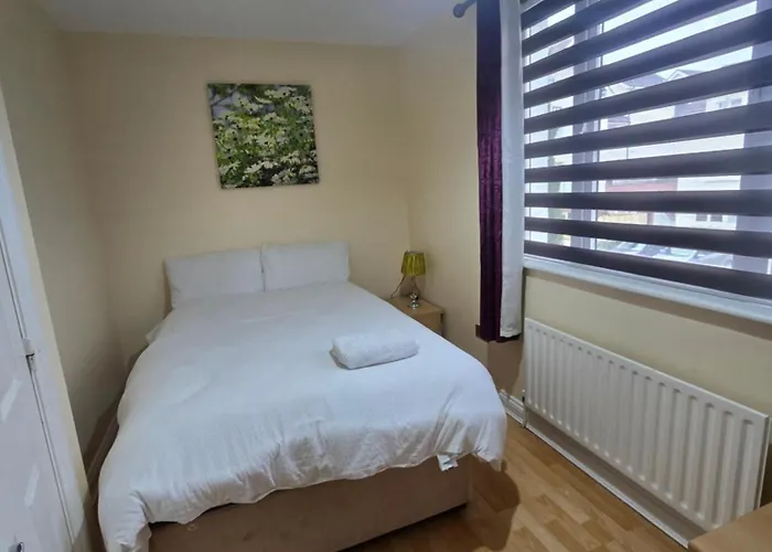 Gracian Omb Ongar 3 Bed *
