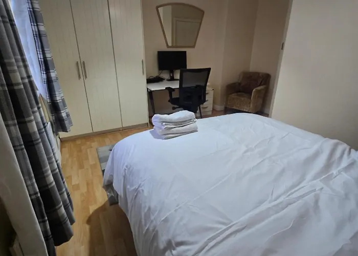 Apartment Gracian Omb Ongar 3 Bed *