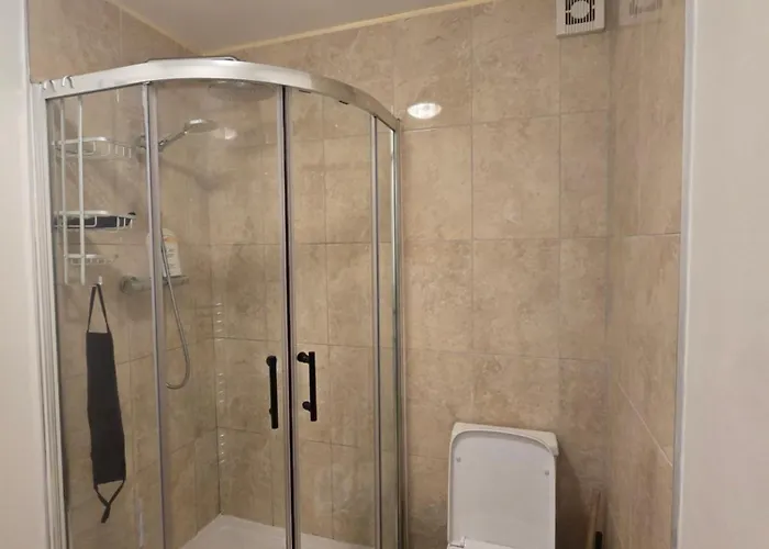 Gracian Omb Ongar 3 Bed Apartment *