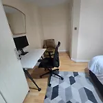 شقة Gracian Omb Ongar 3 Bed