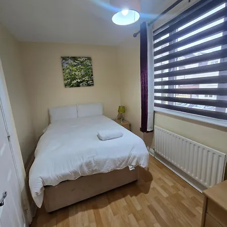 Gracian Omb Ongar 3 Bed *
