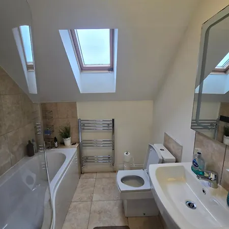 Gracian Omb Ongar 3 Bed *