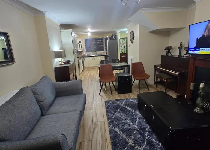 Gracian Omb Ongar 3 Bed Apartment *